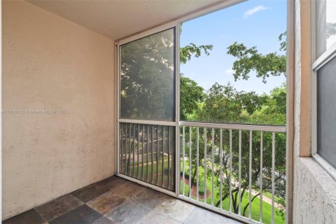 Condo in Tamarac, Florida, 2 bedrooms  № 1774202 - photo 14