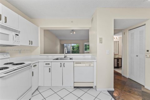 Condo in Tamarac, Florida, 2 bedrooms  № 1774202 - photo 5
