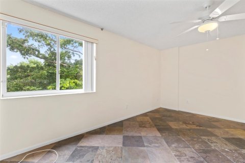 Condo in Tamarac, Florida, 2 bedrooms  № 1774202 - photo 18