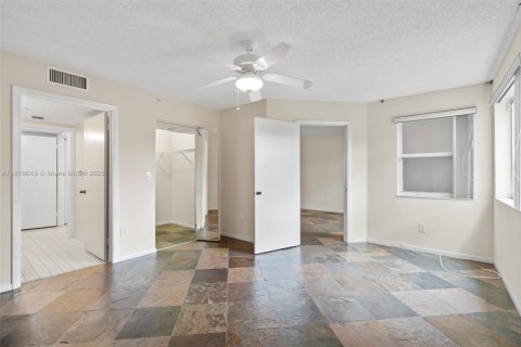 Condo in Tamarac, Florida, 2 bedrooms  № 1774202 - photo 16