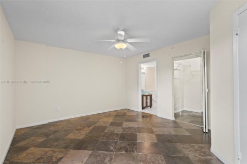 Condo in Tamarac, Florida, 2 bedrooms  № 1774202 - photo 19