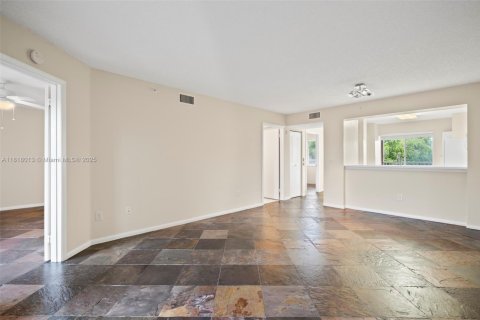 Condo in Tamarac, Florida, 2 bedrooms  № 1774202 - photo 26