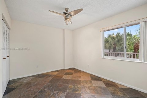 Condo in Tamarac, Florida, 2 bedrooms  № 1774202 - photo 27