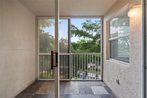 Condo in Tamarac, Florida, 2 bedrooms  № 1774202 - photo 13