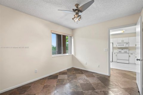 Condo in Tamarac, Florida, 2 bedrooms  № 1774202 - photo 29