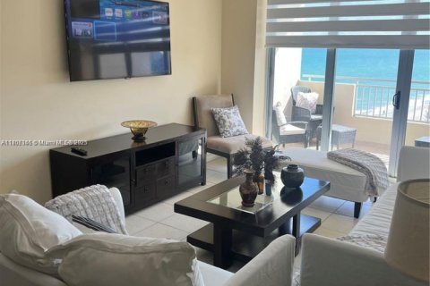 Снять в аренду кондоминиум в Халландейл-Бич, Флорида 2 спальни, 102.66м2, № 1959605 - фото 6