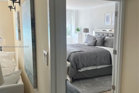 Снять в аренду кондоминиум в Халландейл-Бич, Флорида 2 спальни, 102.66м2, № 1959605 - фото 18