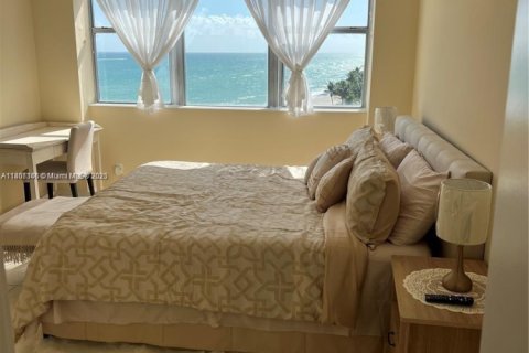 Снять в аренду кондоминиум в Халландейл-Бич, Флорида 2 спальни, 102.66м2, № 1959605 - фото 2