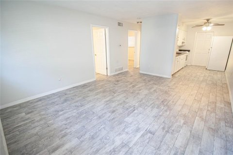 Appartement à louer à Sarasota, Floride: 2 chambres, 69.12 m2 № 2415149 - photo 2