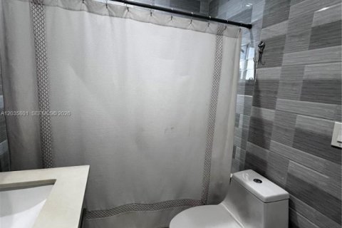 Снять в аренду виллу или дом в Пайнкрест, Флорида 4 спальни, 222.97м2, № 2085053 - фото 14