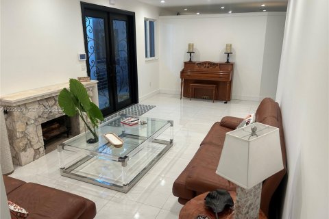 Снять в аренду виллу или дом в Пайнкрест, Флорида 4 спальни, 222.97м2, № 2085053 - фото 9