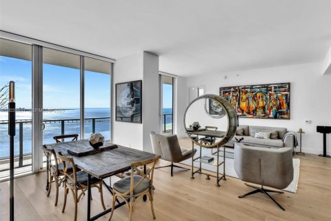 Condominio en alquiler en Miami, Florida, 2 dormitorios, 150.69 m2 № 2086192 - foto 3