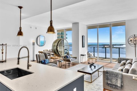 Condominio en alquiler en Miami, Florida, 2 dormitorios, 150.69 m2 № 2086192 - foto 5