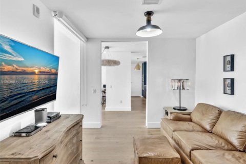 Condominio en alquiler en Miami, Florida, 2 dormitorios, 150.69 m2 № 2086192 - foto 10