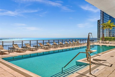 Condominio en alquiler en Miami, Florida, 2 dormitorios, 150.69 m2 № 2086192 - foto 26