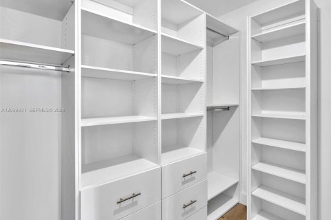 Condominio en alquiler en Miami, Florida, 2 dormitorios, 150.69 m2 № 2086192 - foto 18