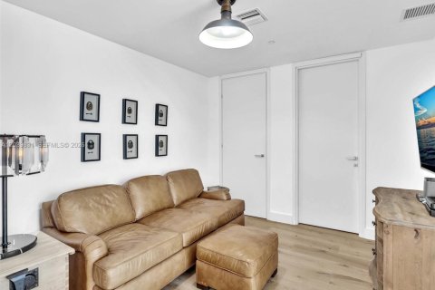 Condominio en alquiler en Miami, Florida, 2 dormitorios, 150.69 m2 № 2086192 - foto 11