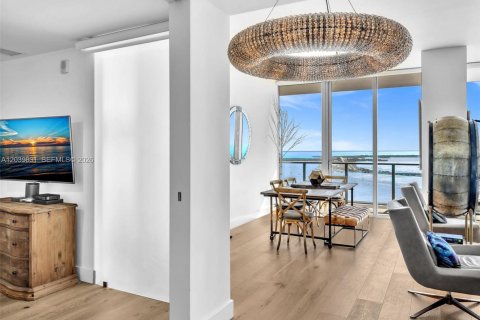 Condominio en alquiler en Miami, Florida, 2 dormitorios, 150.69 m2 № 2086192 - foto 9