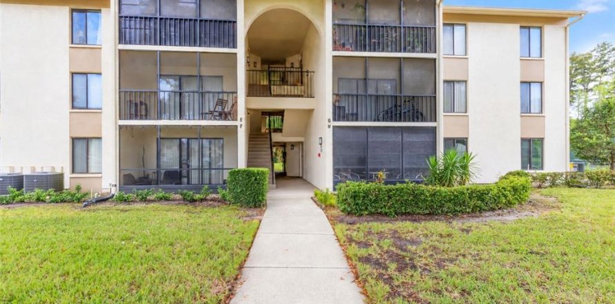 Villa ou maison à Tarpon Springs, Floride 2 chambres, 90.95 m2 № 2399454