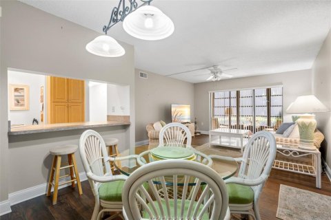 Villa ou maison à vendre à Tarpon Springs, Floride: 2 chambres, 90.95 m2 № 2399454 - photo 10
