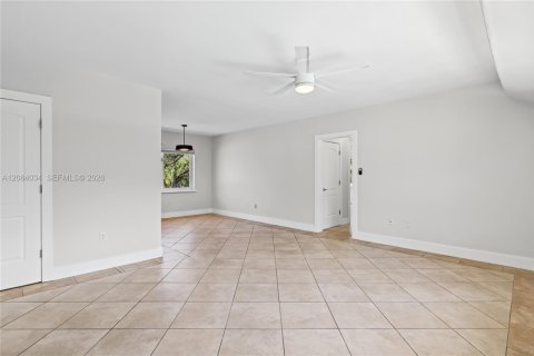 Appartement à louer à Coral Gables, Floride: 2 chambres, 106.84 m2 № 2350594 - photo 5