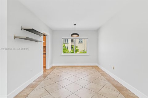 Appartement à louer à Coral Gables, Floride: 2 chambres, 106.84 m2 № 2350594 - photo 9