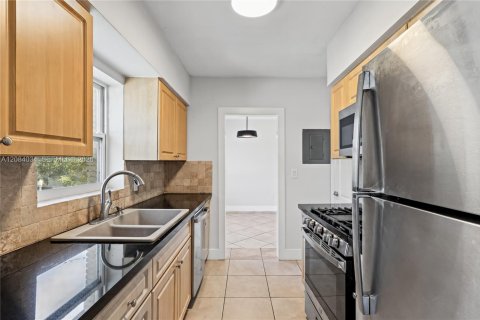Appartement à louer à Coral Gables, Floride: 2 chambres, 106.84 m2 № 2350594 - photo 11