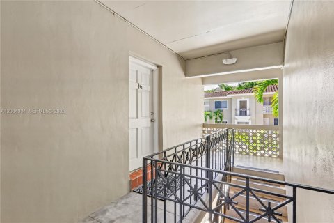 Appartement à louer à Coral Gables, Floride: 2 chambres, 106.84 m2 № 2350594 - photo 28
