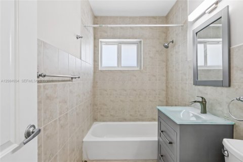 Appartement à louer à Coral Gables, Floride: 2 chambres, 106.84 m2 № 2350594 - photo 26