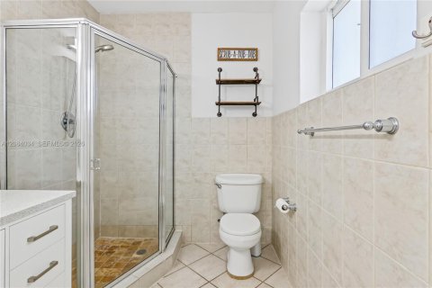 Appartement à louer à Coral Gables, Floride: 2 chambres, 106.84 m2 № 2350594 - photo 18