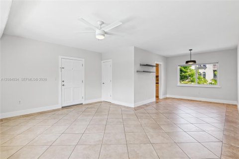 Appartement à louer à Coral Gables, Floride: 2 chambres, 106.84 m2 № 2350594 - photo 2