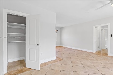 Appartement à louer à Coral Gables, Floride: 2 chambres, 106.84 m2 № 2350594 - photo 14
