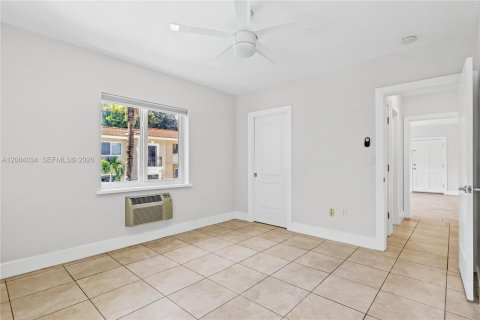 Appartement à louer à Coral Gables, Floride: 2 chambres, 106.84 m2 № 2350594 - photo 24