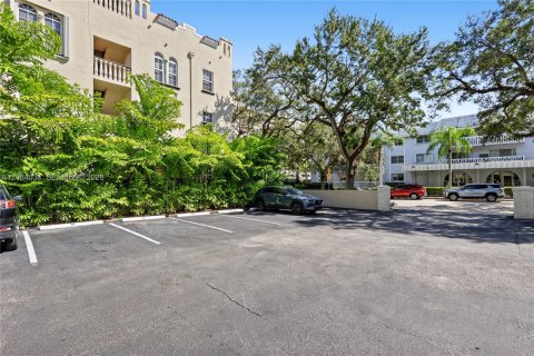 Appartement à louer à Coral Gables, Floride: 2 chambres, 106.84 m2 № 2350594 - photo 30