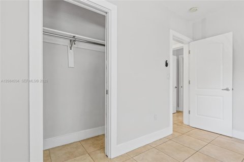 Appartement à louer à Coral Gables, Floride: 2 chambres, 106.84 m2 № 2350594 - photo 23