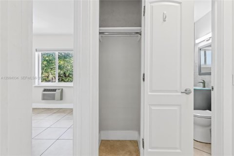 Appartement à louer à Coral Gables, Floride: 2 chambres, 106.84 m2 № 2350594 - photo 13