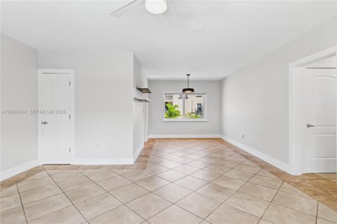 Appartement à louer à Coral Gables, Floride: 2 chambres, 106.84 m2 № 2350594 - photo 4