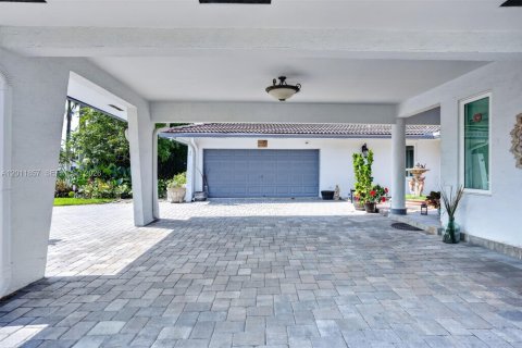 Casa en venta en Miami, Florida, 5 dormitorios, 299.33 m2 № 2074881 - foto 5