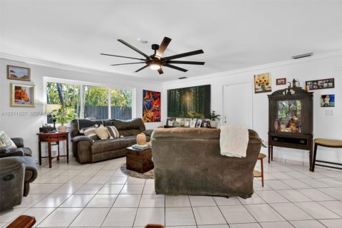 Casa en venta en Miami, Florida, 5 dormitorios, 299.33 m2 № 2074881 - foto 13