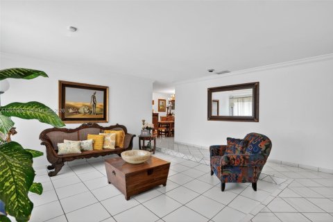 Casa en venta en Miami, Florida, 5 dormitorios, 299.33 m2 № 2074881 - foto 9