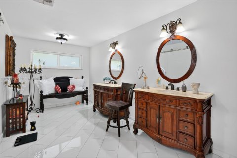 Casa en venta en Miami, Florida, 5 dormitorios, 299.33 m2 № 2074881 - foto 29