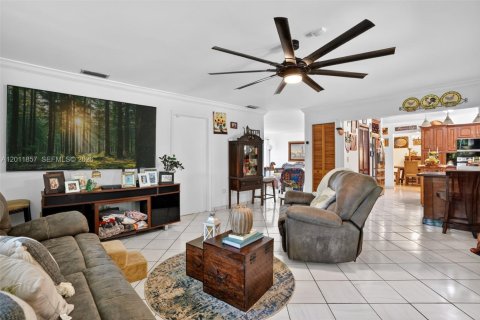 Casa en venta en Miami, Florida, 5 dormitorios, 299.33 m2 № 2074881 - foto 14