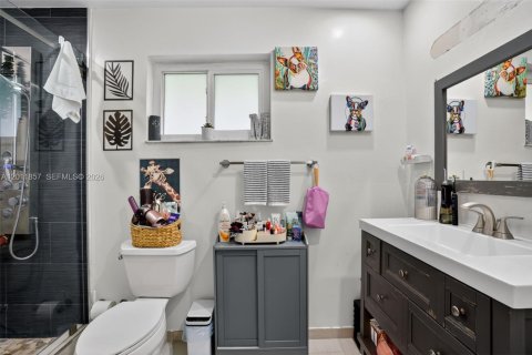 Casa en venta en Miami, Florida, 5 dormitorios, 299.33 m2 № 2074881 - foto 26