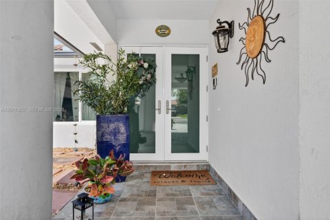 Casa en venta en Miami, Florida, 5 dormitorios, 299.33 m2 № 2074881 - foto 7