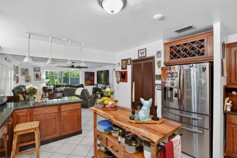 Casa en venta en Miami, Florida, 5 dormitorios, 299.33 m2 № 2074881 - foto 18