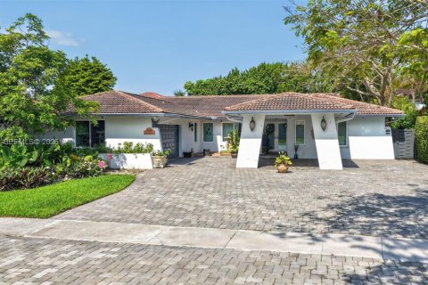 Casa en venta en Miami, Florida, 5 dormitorios, 299.33 m2 № 2074881 - foto 2