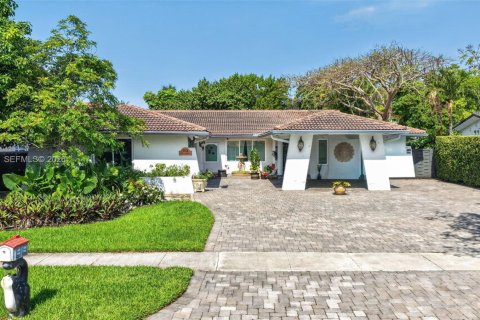 Casa en Miami, Florida 5 dormitorios, 299.33 m2 № 2074881