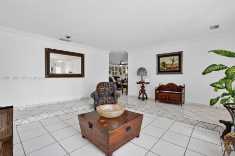 Casa en venta en Miami, Florida, 5 dormitorios, 299.33 m2 № 2074881 - foto 10
