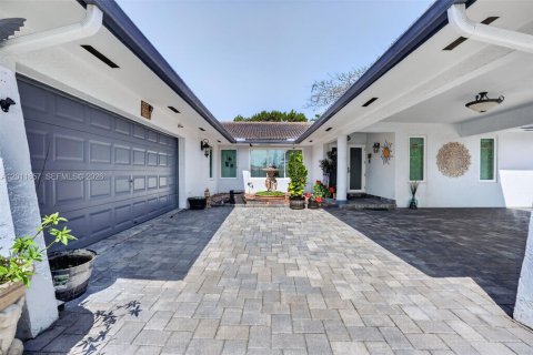 Casa en venta en Miami, Florida, 5 dormitorios, 299.33 m2 № 2074881 - foto 6