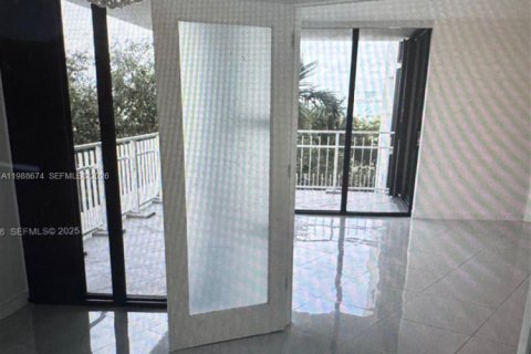 Купить кондоминиум в Майами, Флорида 2 спальни, 117.8м2, № 2050515 - фото 11